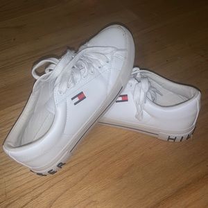 Tommy Hilfiger low top shows